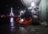 Khánh Hòa: Lật tàu chở khách du lịch ở vịnh Nha Trang, 3 người thương vong