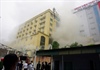 Nghệ An: Cháy lớn ở tổ hợp khách sạn, bar, karaoke, 1 người chết