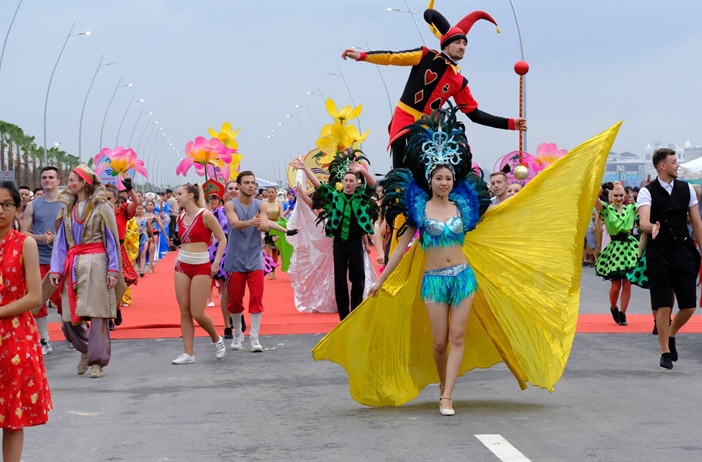 Diễu hành Carnaval khuấy động Hạ Long dịp nghỉ lễ 30.4-1.5