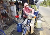 Sống cạnh nhà máy nước sạch, hàng nghìn hộ dân ở Bình Định vẫn khát: Cứ từ từ rồi nước sẽ về...