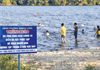 Cảnh báo từ những bến tắm tự phát dọc sông Hương