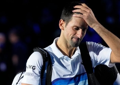 Úc tạm hoãn trục xuất Novak Djokovic