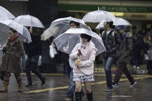 Nét văn hóa độc đáo ở Nhật Bản: Những chiếc ô trong suốt