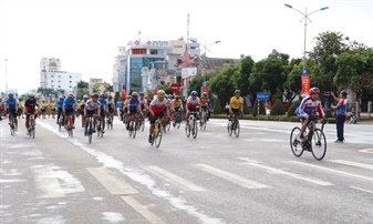 Hơn 130 VĐV tham gia Giải Đua xe đạp Lai Châu mở rộng