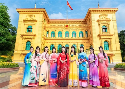 Phát huy, quảng bá áo dài Việt Nam với bộ sưu tập “Việt Nam gấm hoa”