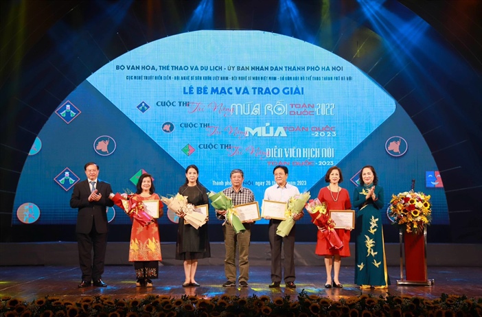 50 giải thưởng được trao cho các tài năng nghệ thuật Kịch nói, Múa và...