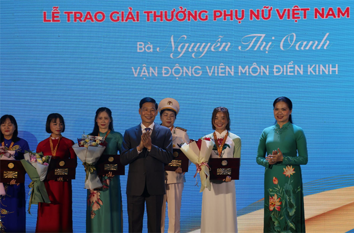 VĐV Nguyễn Thị Oanh được trao Giải thưởng Phụ nữ Việt Nam 2023