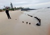 Khai quật khẩn cấp địa điểm phát hiện hiện vật nghi là tàu cổ ở ven biển Hội An