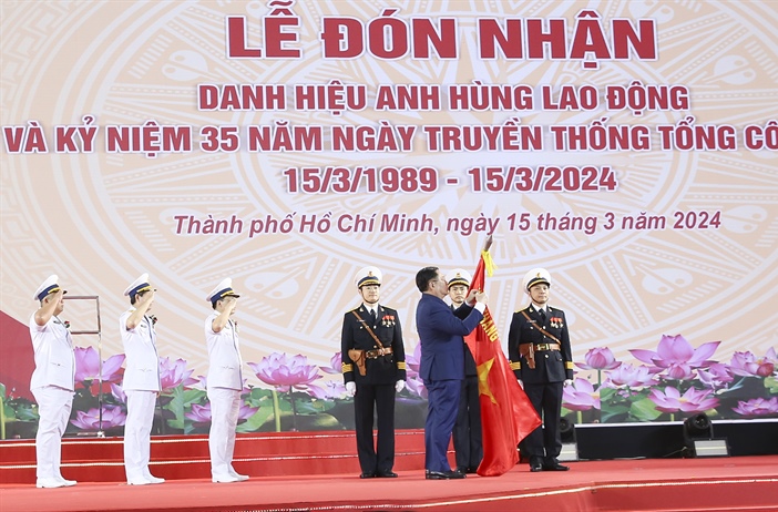 Nhà khai thác cảng biển lớn nhất Việt Nam đón nhận Anh hùng Lao động